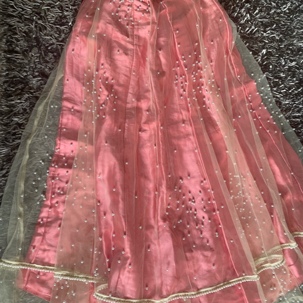Two pieces - Picture 3 of 4